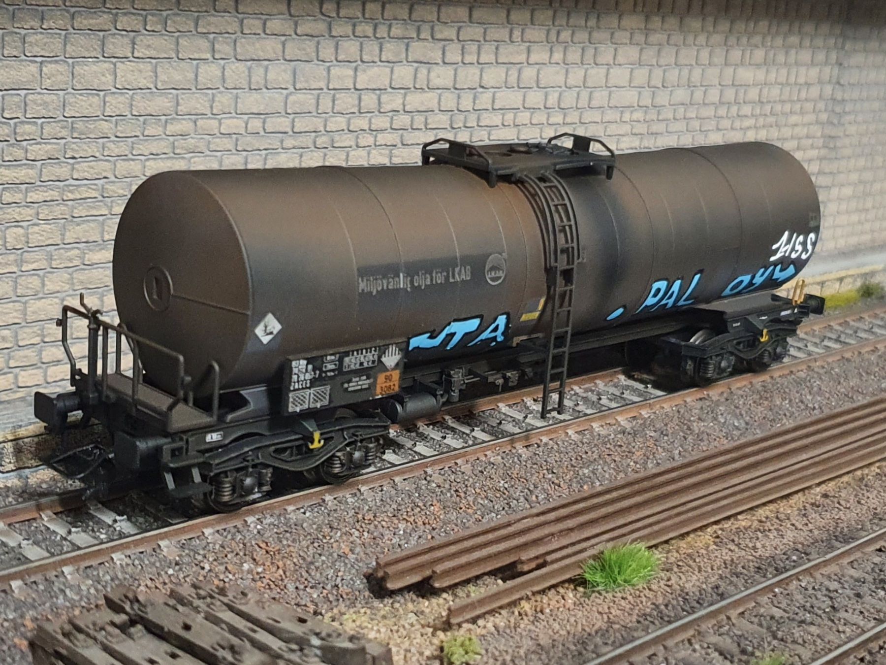 Märklin Modellini di ferrovie: SET WAGONS CITERNE, MARKLIN 47567, PATINE + GRAFFITIS – Nuovo (secondo la descrizione) da Loveresse venduto da FIFILOULOU 3