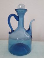 Blaue Glaskaraffe