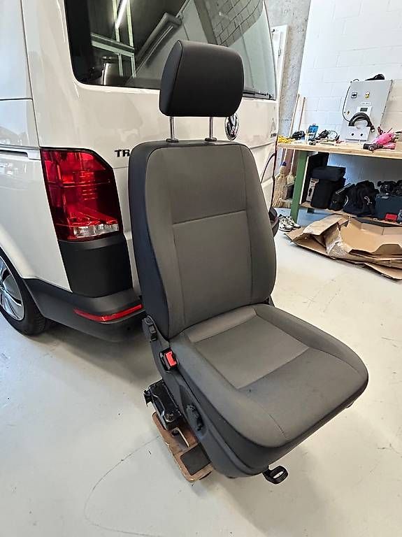 Toutes les pièces auto: VW T6 Fahrersitz – D'occasion à Oberuzwil par Daenael