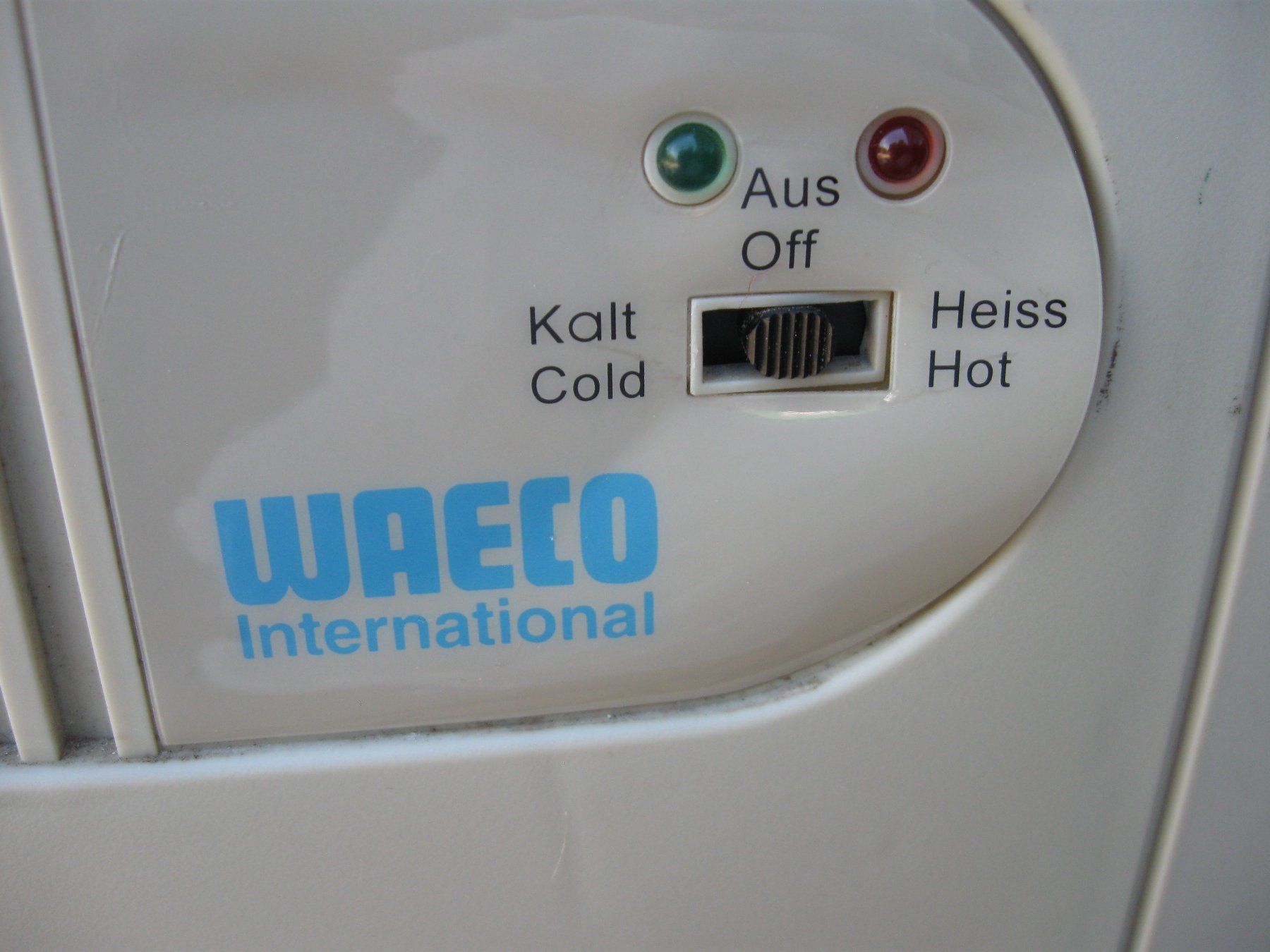 Frigoriferi & Refrigeratori: Kühl und Wärmebox 12 Volt Autoanschluss Zigarettenanzünder – Usato da Bauma venduto da Stangenbohne 1