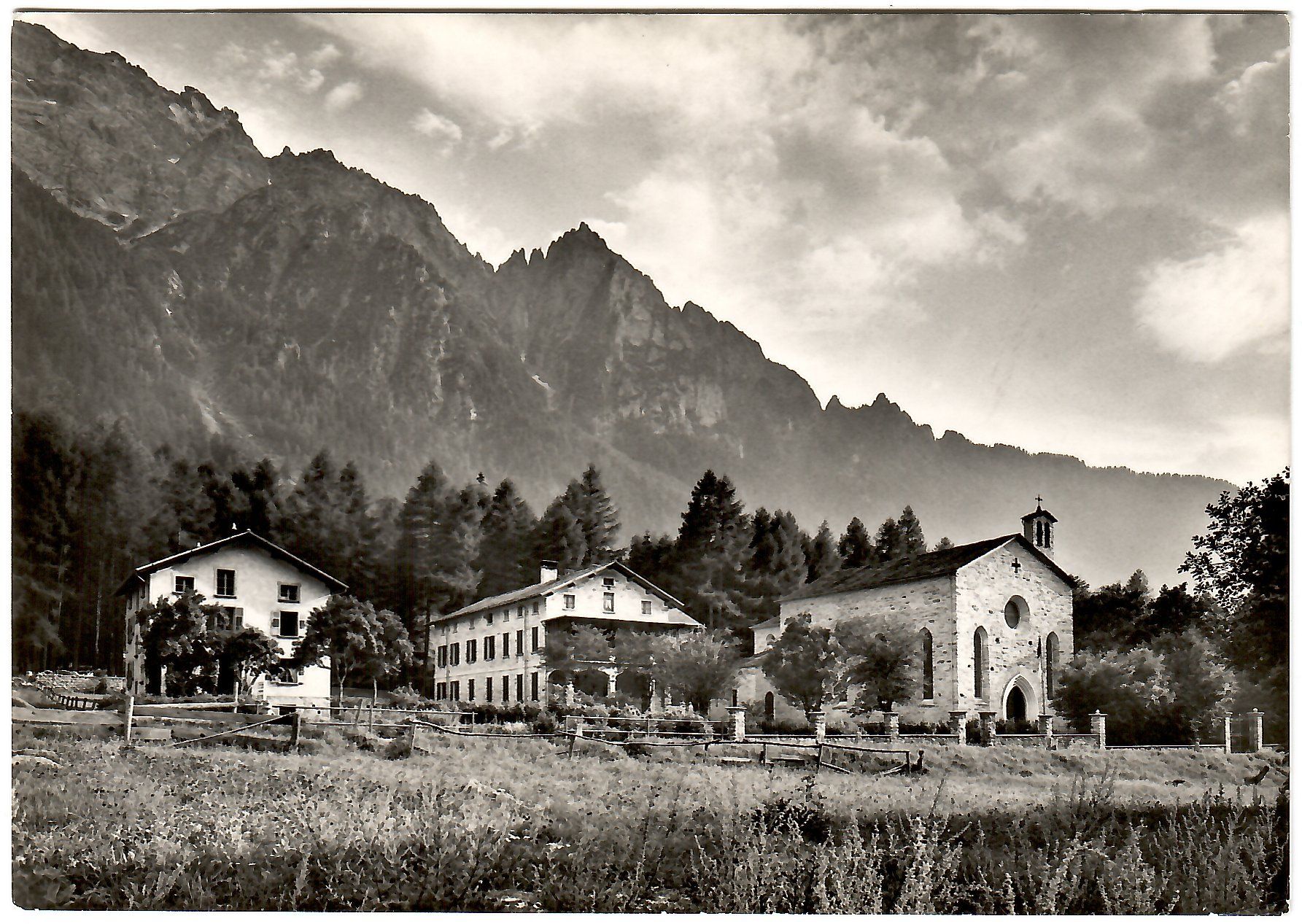 Cartoline postali: Ansichtsk. Vicosoprano, Bergell, Kath. Kirche u. Ferienlager – Usato da Kerns venduto da etma3