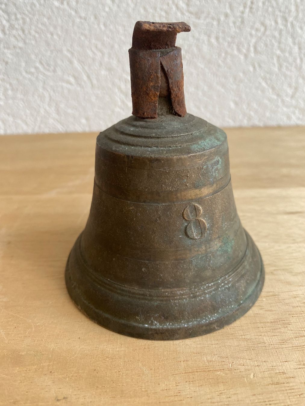 Glocken & Treicheln: Antike Glocke mit kleinem Glockenrelief – Gebraucht aus Burgdorf von gre_2ftz 1