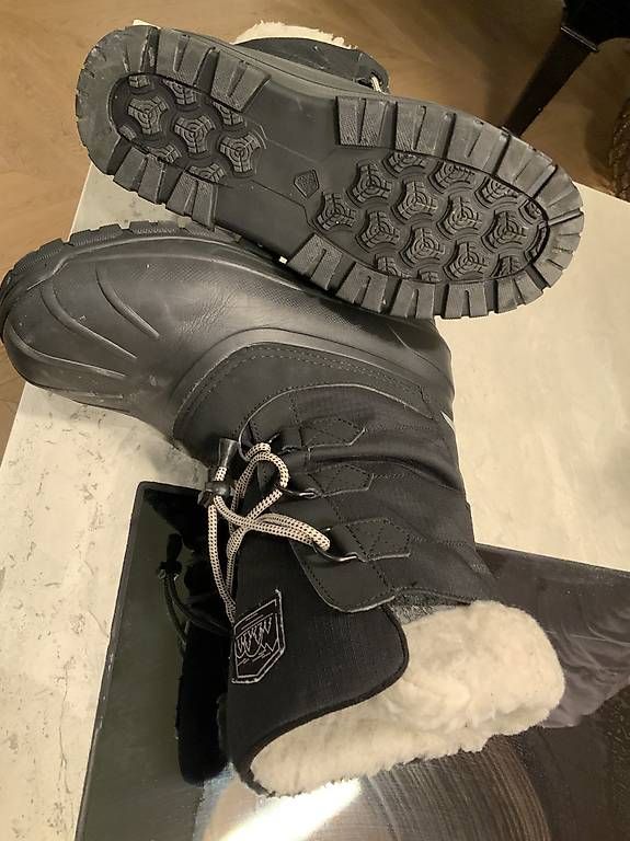 Decathlon Scarpe da uomo: Kinder Winterschuhe Decathlon Quecha Gr 36 – Usato da Küsnacht ZH venduto da Dne 1