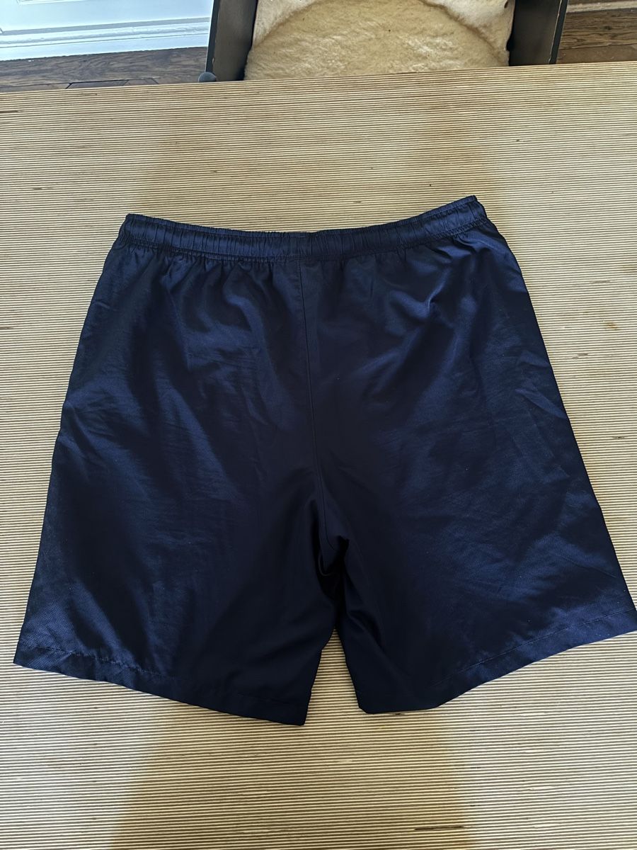 Lacoste Pantalons: Lacoste Shorts US M Dunkelblau – D'occasion à Bern par emski 2