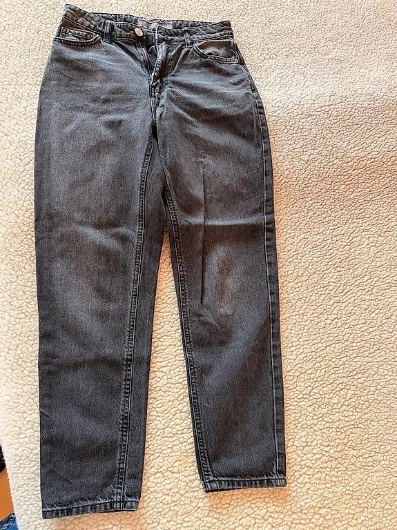 Jeans: Mom-Jeans Amisu – Usato da Stalden (Sarnen) venduto da minusch015