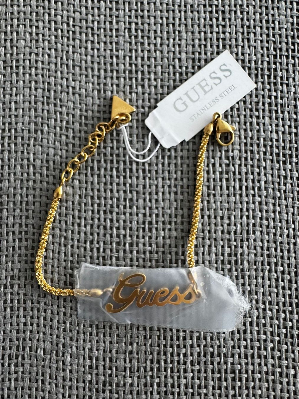 Bracciali & Braccialetti: Guess Armband Goldfarben – Nuovo e nell'imballaggio originale da Eschlikon TG venduto da ann_rc98