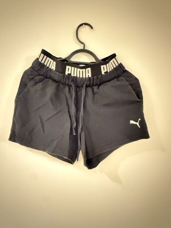 Short Puma noir, parfait pour l'été, taille S comme neuf