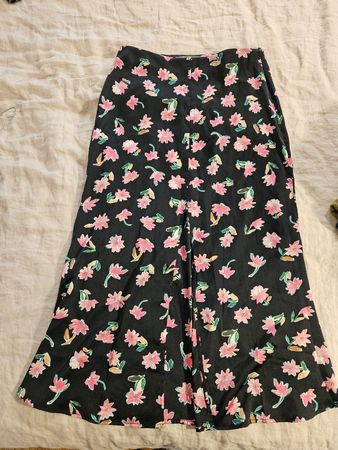 Zara Sommerrock Schwarz mit pinken Blumen – Grösse M/38
