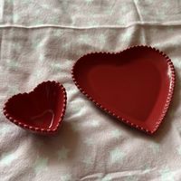 Lot de 2 plats en céramique cœur rouge