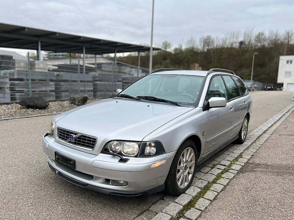 Automobili: Volvo V40 1.9 essence expertisée – Usato da Corseaux venduto da stu_hn9l