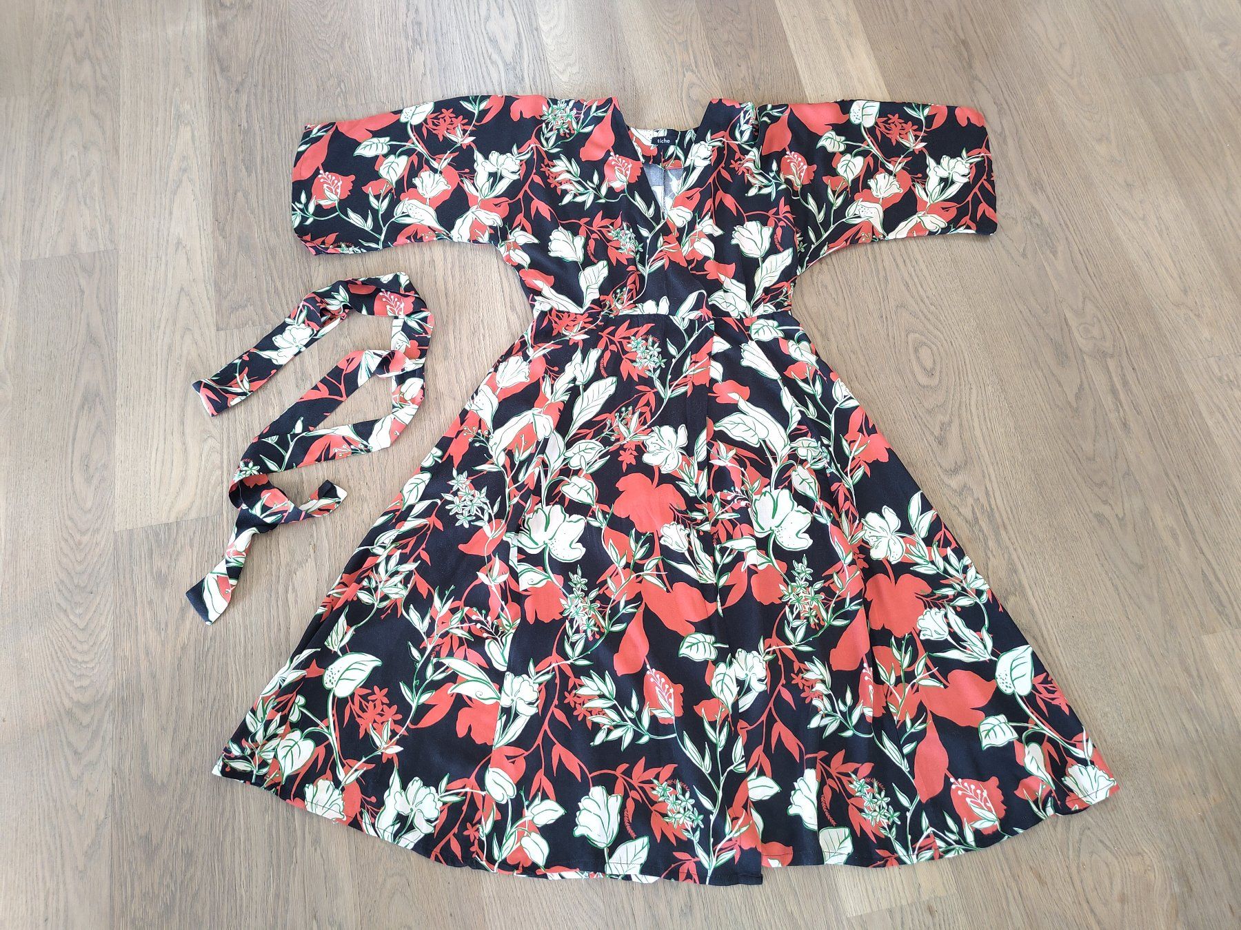 Vestiti: Kimonkleid von Tiche mit Blumenmuster, Grösse M – Usato da Zürich venduto da ste_58hs