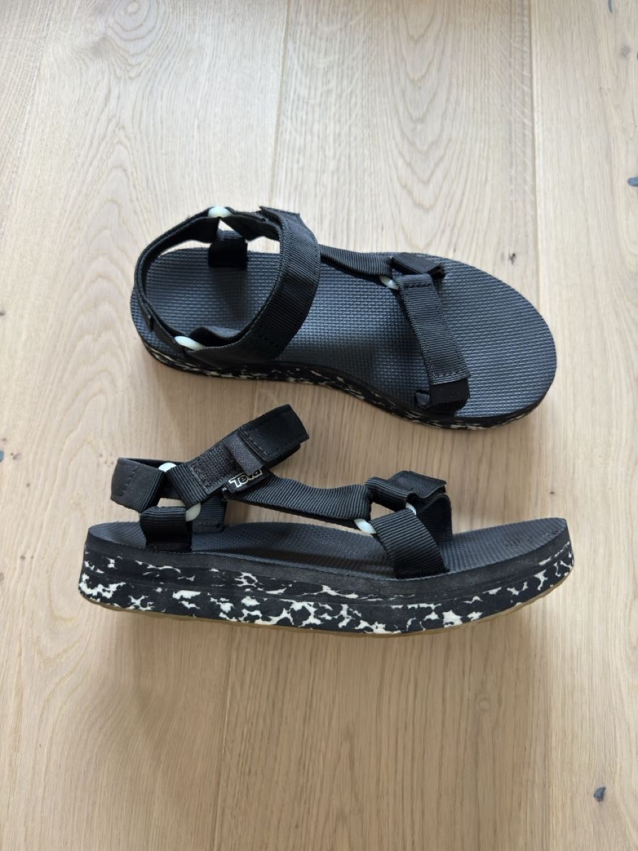 Teva Chaussures femmes: Teva Sandalen – D'occasion à Gamsen par Le_De 2