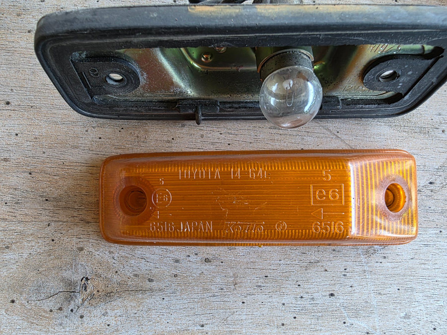 Toyota Tutti pezzi di ricambio auto: Vintage Auto Teile Blinker Toyota – Usato da Walterswil BE venduto da Lonitti 3