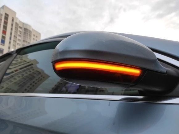 Tutti pezzi di ricambio auto: VW Golf 5 Dynamische LED Blinker – Nuovo e nell'imballaggio originale da Volketswil venduto da Willis-Autoteile 2