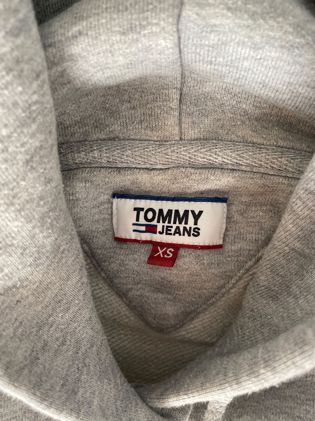 Tommy Hilfiger Pulls & Sweat-shirts: Tommy Kapouzenpullover grau Grösse XS – D'occasion à Konolfingen par sibi1977 1