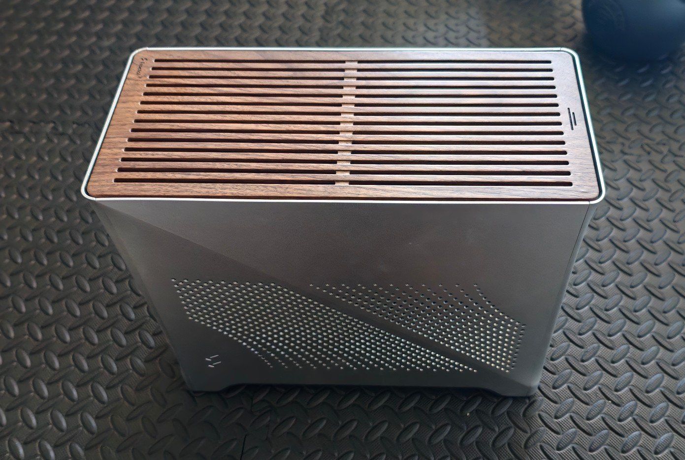 Fractal Custodie: Fractal Design Era 2/ Mini-ITX/ + Wasserkühlung – Usato da Arni AG venduto da fuc_2vzw 1