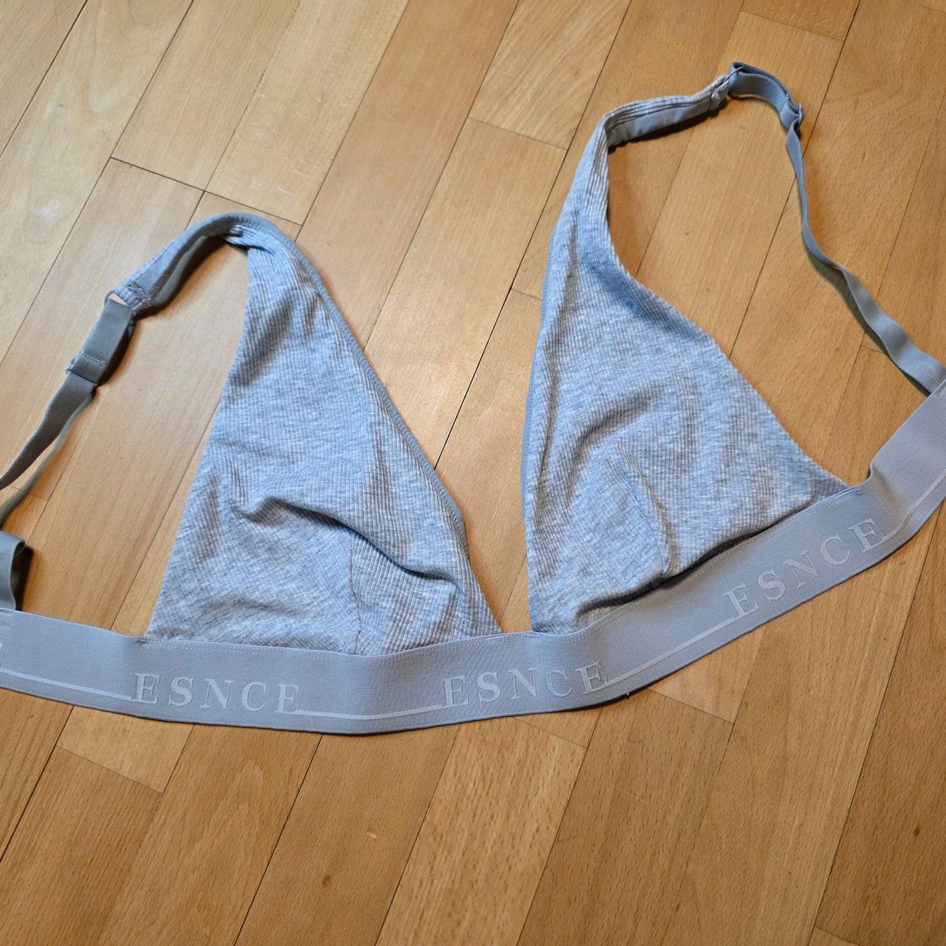 Altra biancheria intima: Esnce Bralette Gr. 40/L Grau – Usato da Wald ZH venduto da CapLux