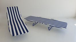 Liegen in kühlendem Blau-Weiss