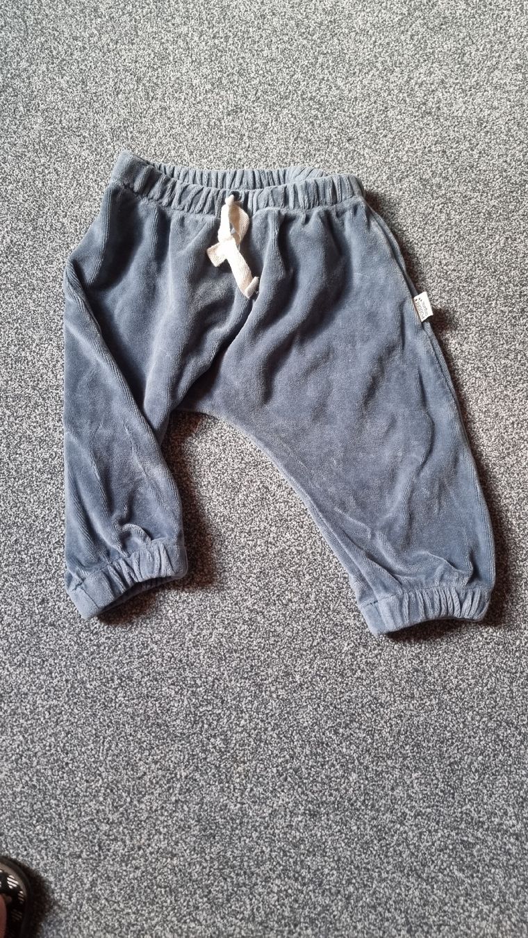 Pantalons: pantalon poudre organic 6 mois  – D'occasion à Les Breuleux par Mily1991