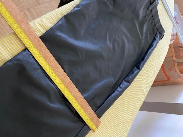 Pantaloni: Kunstlederhose schwarz gr. 44 Hosenlänge Schritt 64 cm – Usato da Zürich venduto da Berta016 3