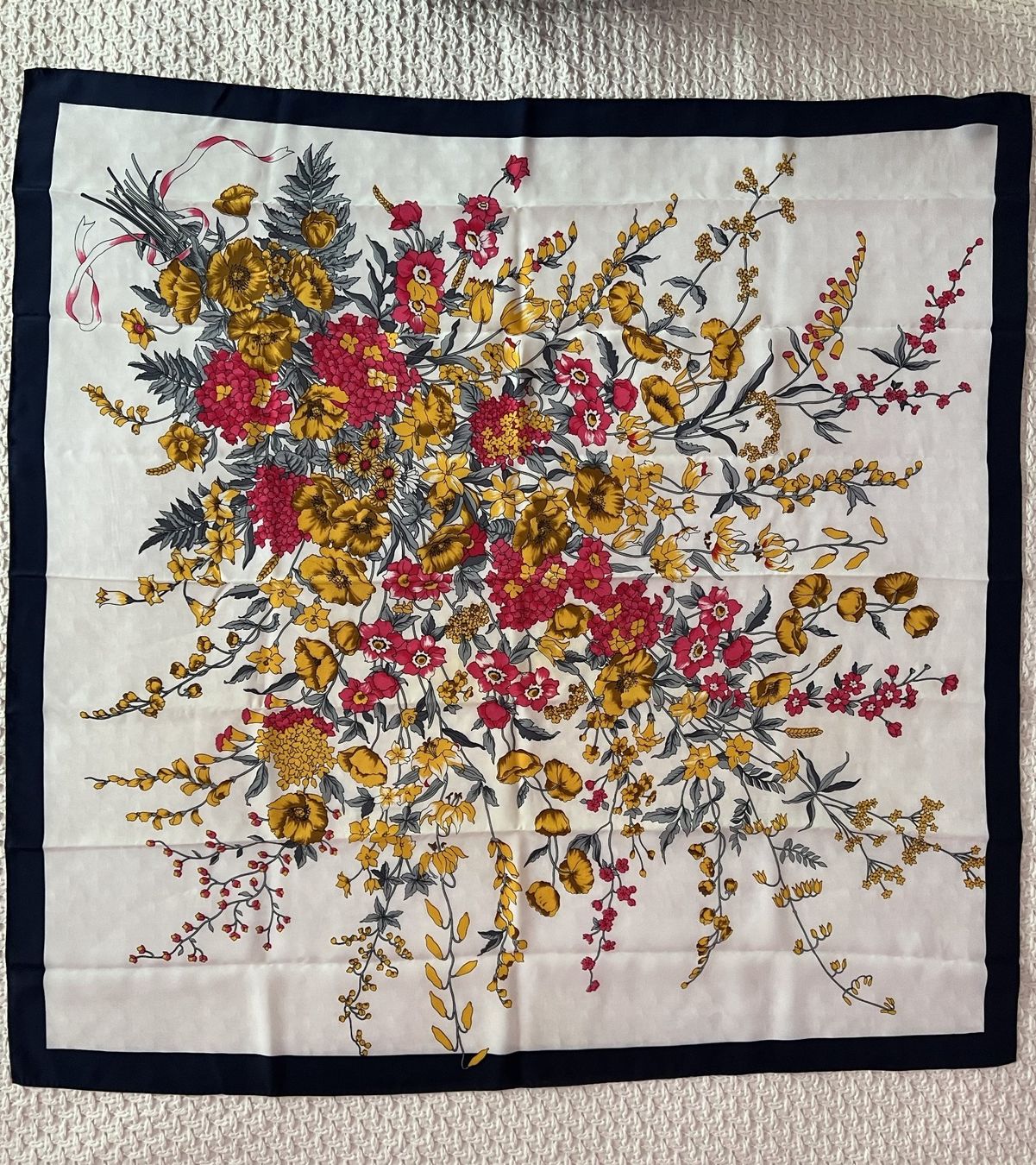 Foulard & Sciarpe: Foulard für Damen – Usato da Winterthur venduto da Green-Future 1