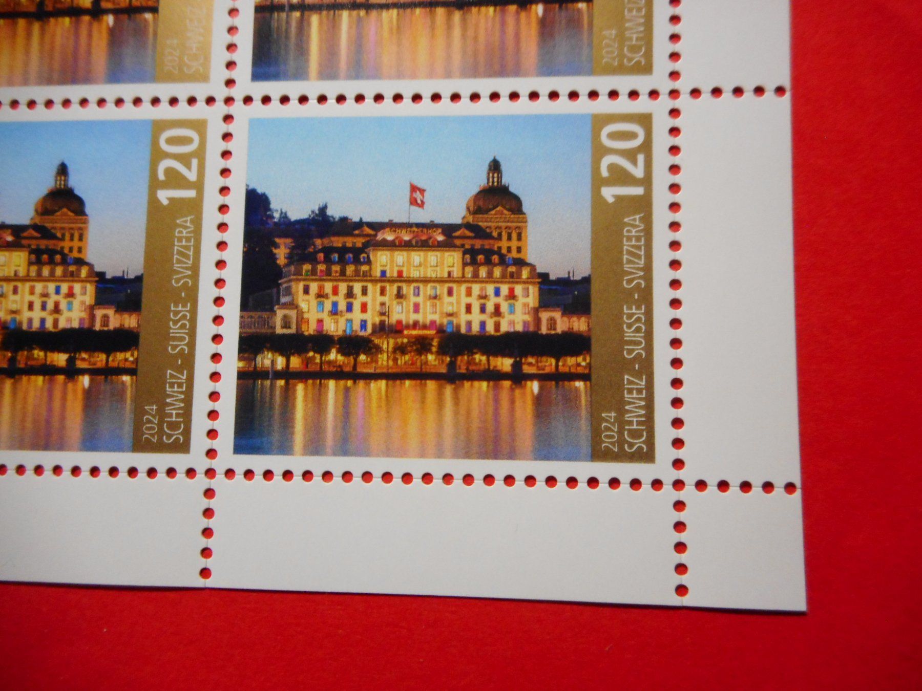 Tutti i francobolli: Firmenbriefmarke 2024 Hotel Schweizerhof Luzern - Bogen ** – Nuovo e nell'imballaggio originale da Rotkreuz venduto da Hubbil 1
