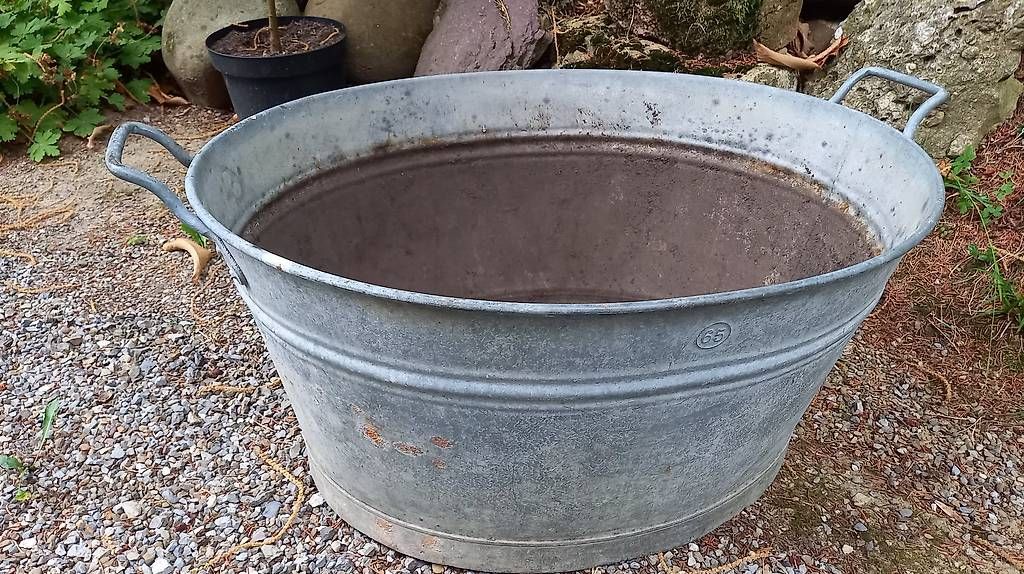 Autres décorations pour le jardin: Blechwanne vezinkt für Blumen ect. – D'occasion à Fischenthal par daska2 1