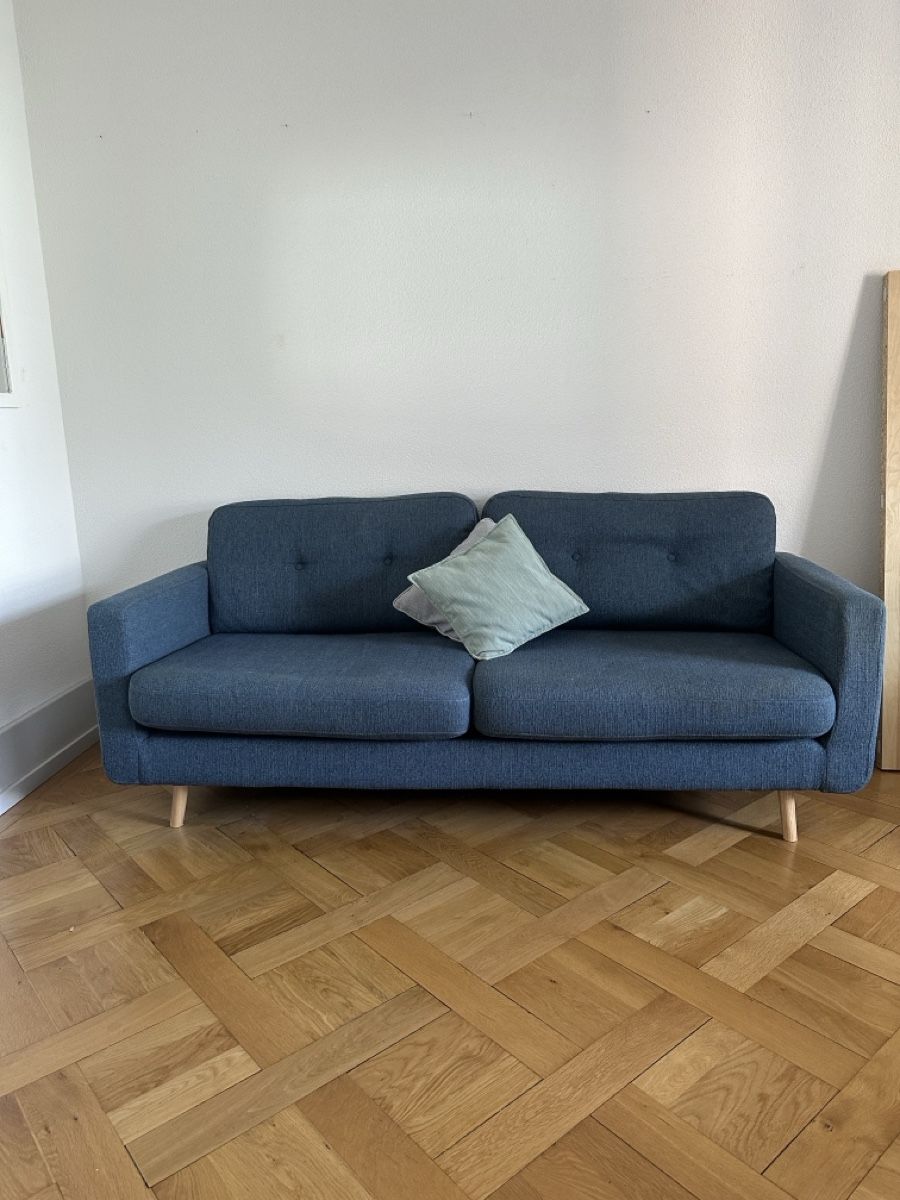 Divani: Sofa blau zweisitzig guter Zustand – Usato da Bern venduto da tradeforpeace
