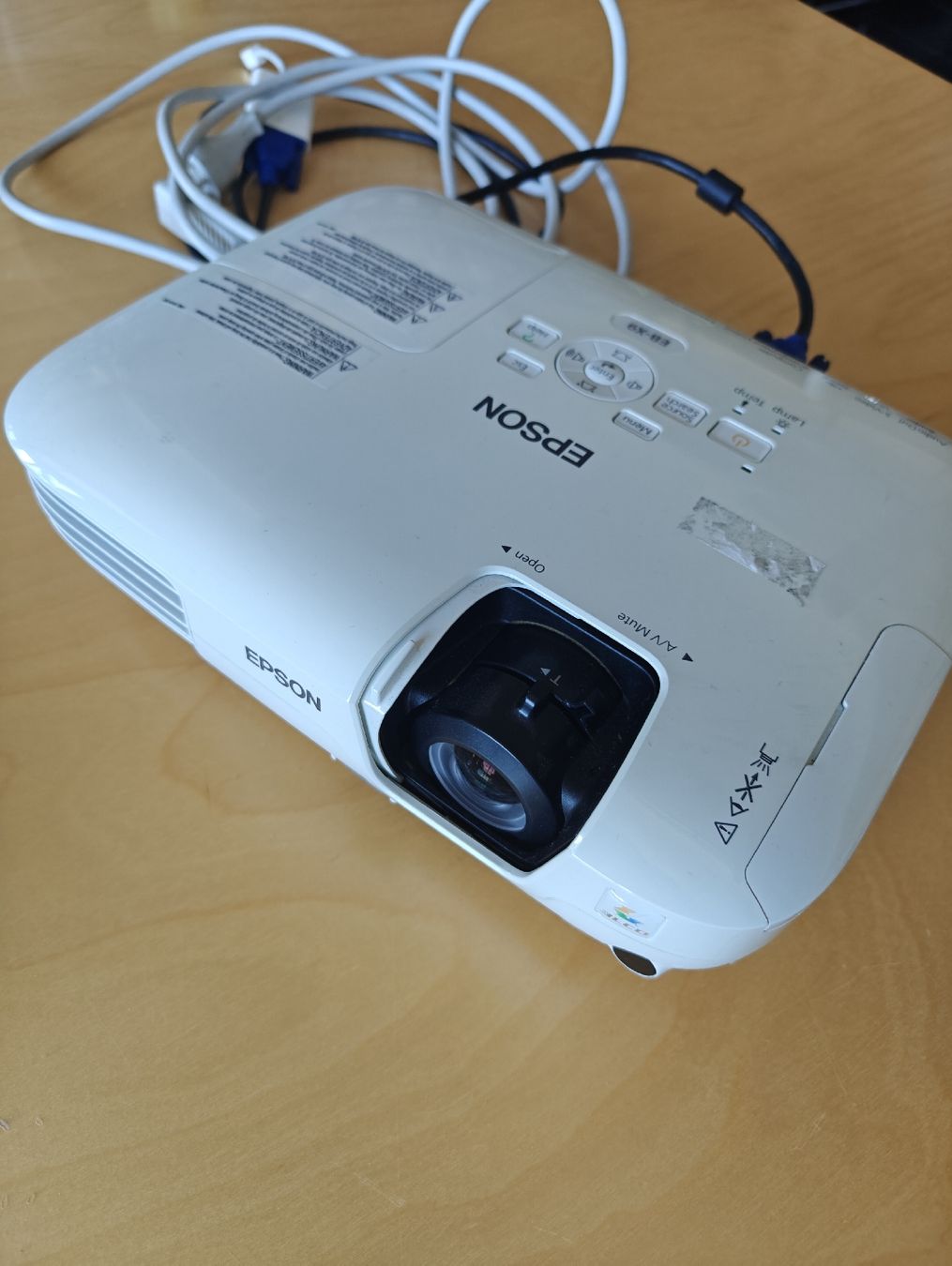 Epson Proiettori: Beamer Epson EB-X9 – Usato da Bern venduto da WE_ARE