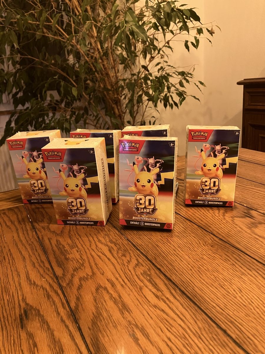 Pokémon Carte collezionabili: Pokemon 30 Jahre bundle DE 6 stk – Nuovo e nell'imballaggio originale da Olten venduto da maiskorn