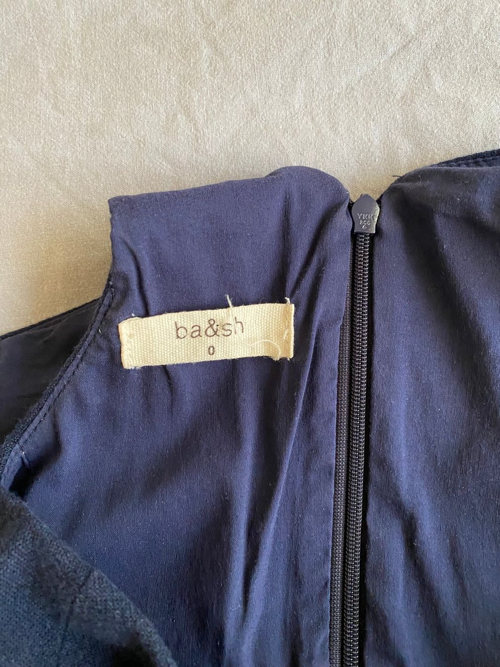 Ba&Sh Kleider: BA&SH- Robe bleu marine Taille 0 – Gebraucht aus Lausanne von dod_yz8r 2