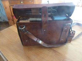 Schweizer Militär: 1.Hilfe-Tasche, Ledertasche mit Inhalt
