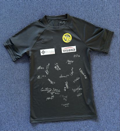 BSC Young Boys Frauen Trikot Nike schwarz signiert Grösse S