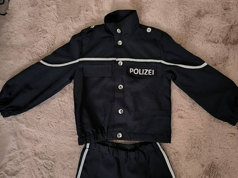 Costumi: Kinder - Polizistenkostüm – Usato da Teufenthal AG venduto da Agnieszka93 1