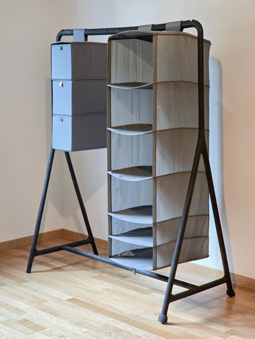 Kleiderständer IKEA Turbo + Aufbewahrung mit 6 Fächern (Gebraucht) in Zürich für CHF 20 – nur Abholung auf Ricardo kaufen