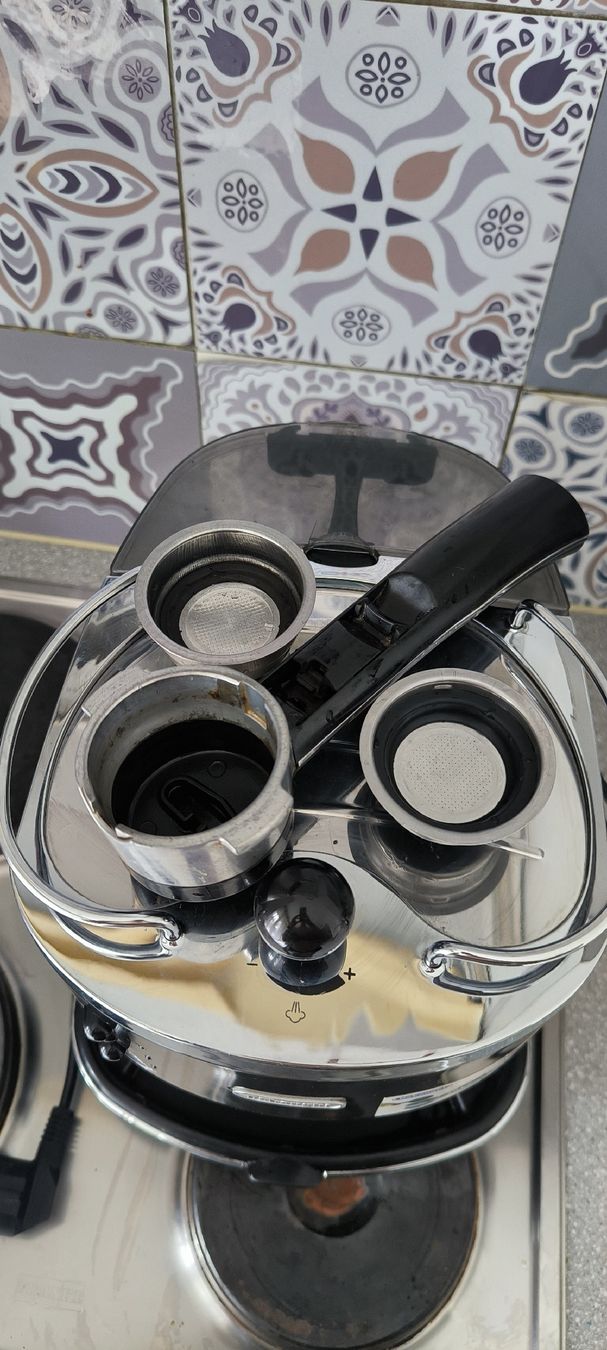 De'Longhi Macchine per caffè & Macchine per espresso: Kaffemaschine DeLonghi – Usato da Fribourg venduto da bru_y5kl 1