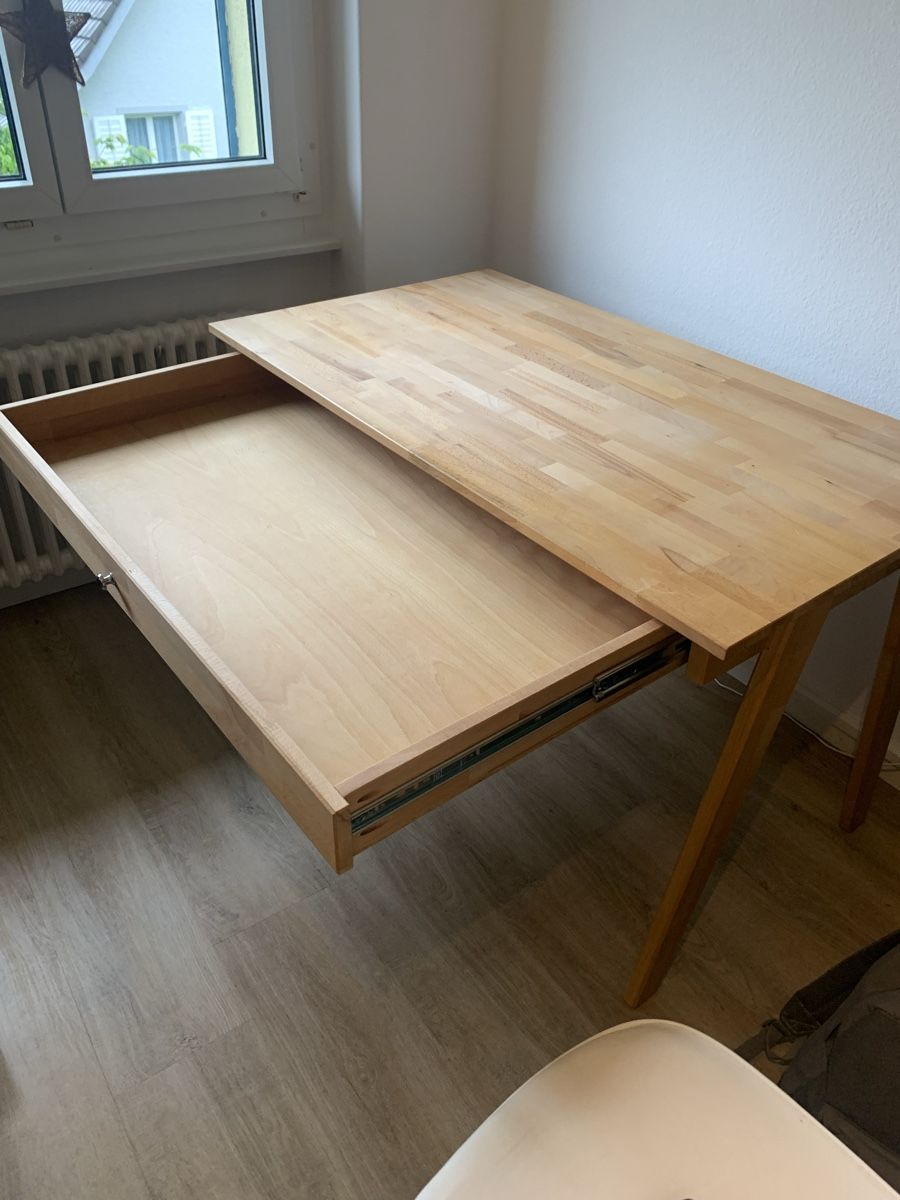 Bureaux: Wunderschöner selbstgebauter Holztisch – Neuf (Voir description) à Trimbach par anina.battaglia 2