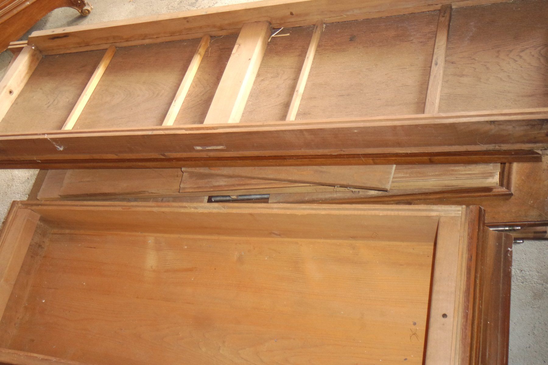 Armadi: armoire Vaudoise – Usato da Avenches venduto da Brocadou 3