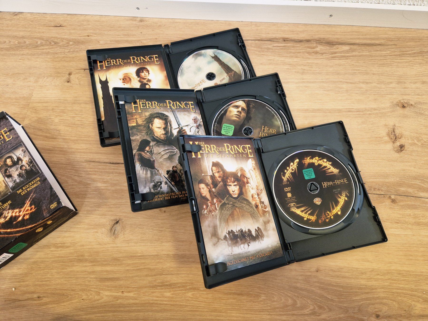 Tutti i DVDs: Der Herr der Ringe DVD Trilogie Widescreen Box Set – Usato da Schaffhausen venduto da thugNme 2