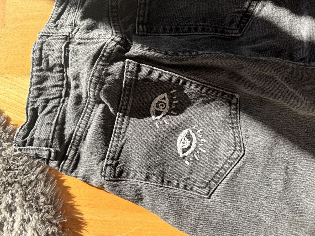 H&M Jeans: Jeans noir avec broderie  – Usato da Wavre venduto da ali_fyq9 2