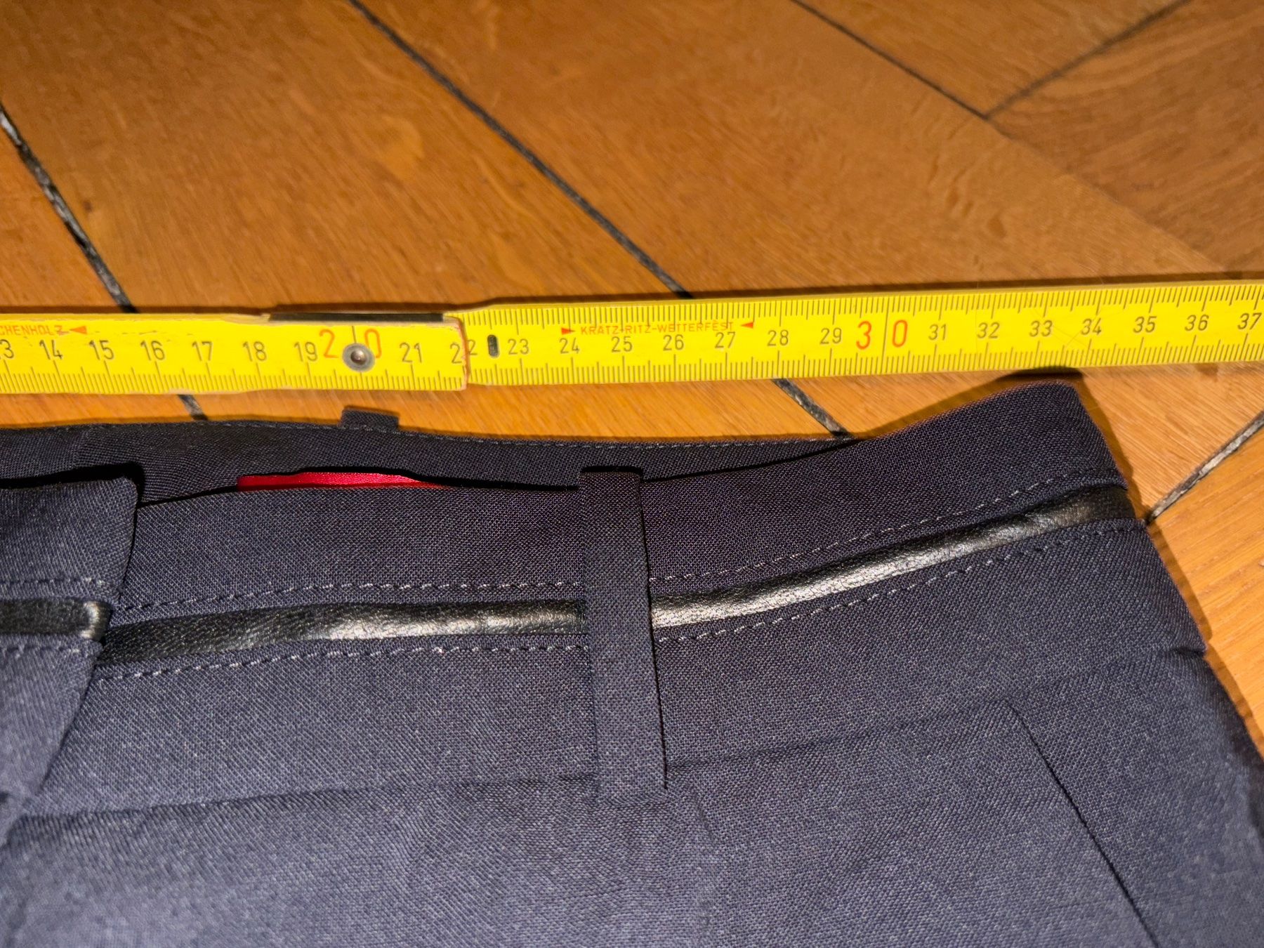 Hugo Boss Pantaloni: Blaue Anzughose von HUGO BOSS, Gr. 32 – Usato da Zürich venduto da triangular 4