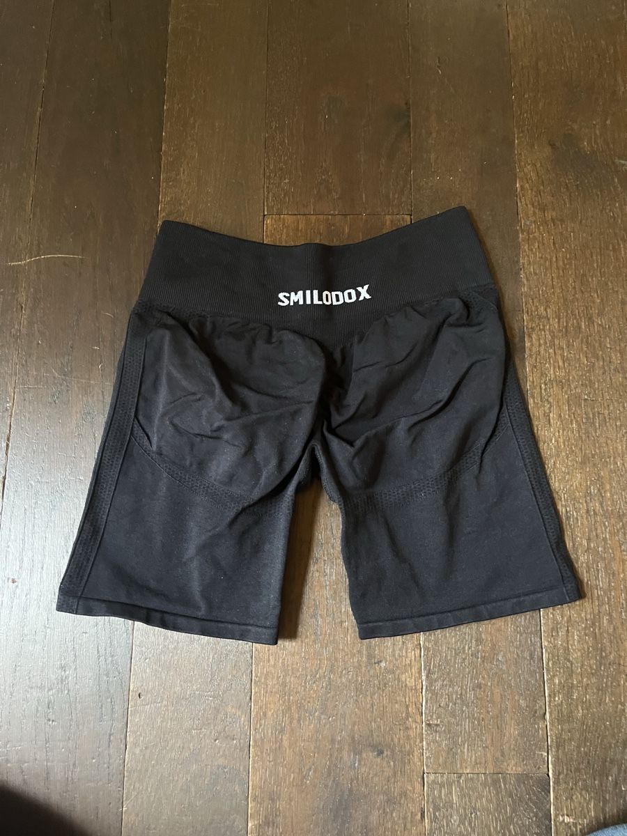 Smilodox Leggings: Smilodox Shorts Scrunch – Neuf (Voir description) à Unterentfelden par ame_tf2n