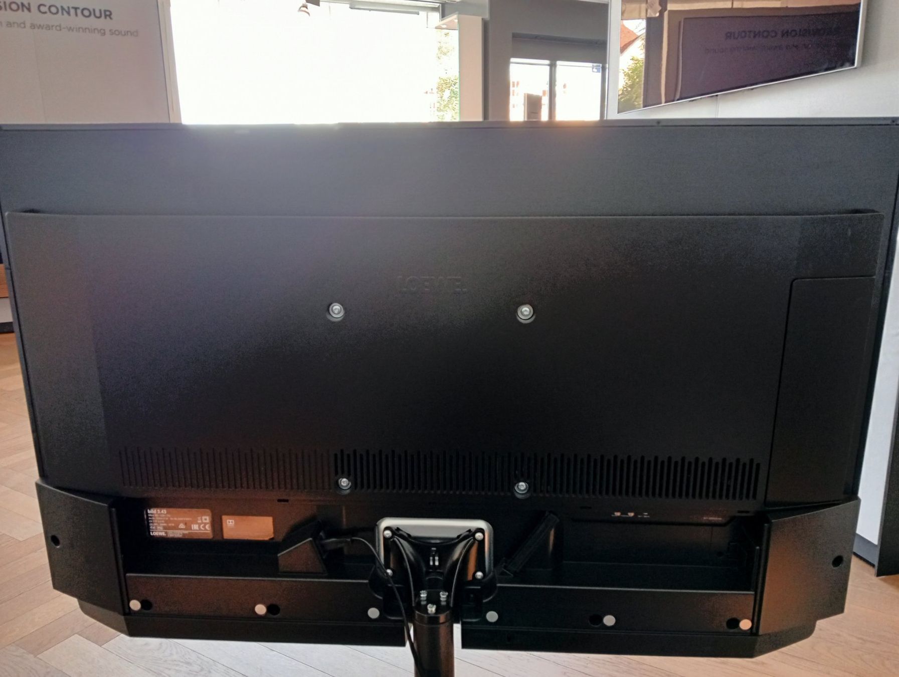 Loewe Televisori: Loewe Bild 3.43 inkl. drehbarem Bodenstandfuss – Usato da Zofingen venduto da Bolligerag 2