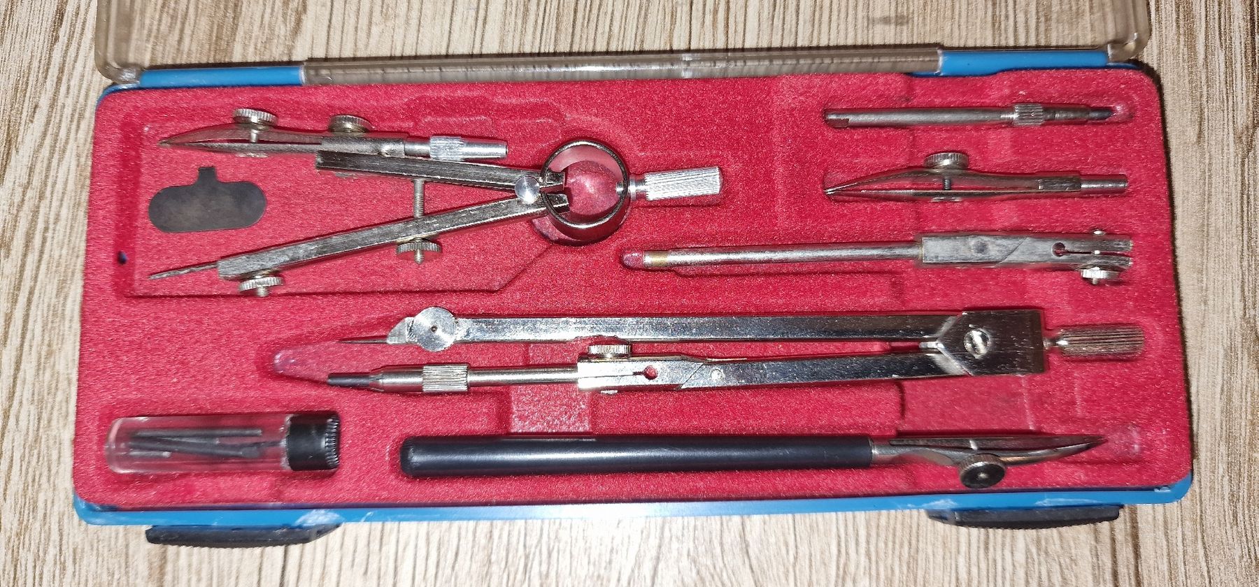 Compassi: Boîte à Compas complète 7 pièces + diverses pièces – Usato da Genève venduto da Petit-Ange