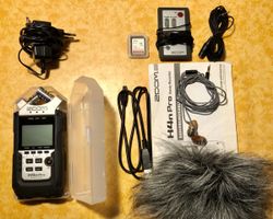 Zu Verkaufen. Zoom H4n Pro Handy Recorder inklusive Zubehör.