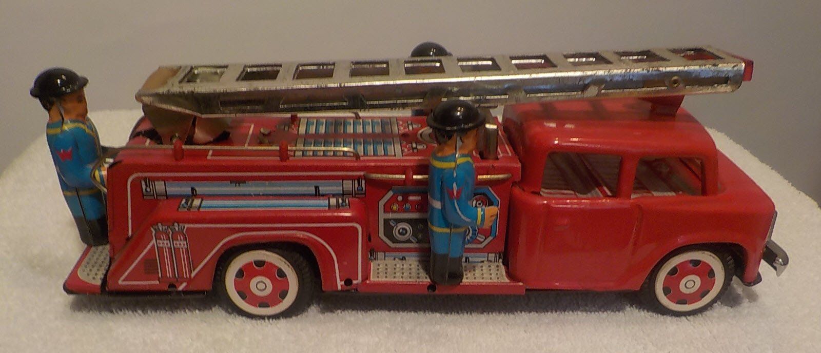 Modellautos: Blechspielzeug Feuerwehr Drehleiter Oldtimer – Gebraucht aus Bülach von Freieck