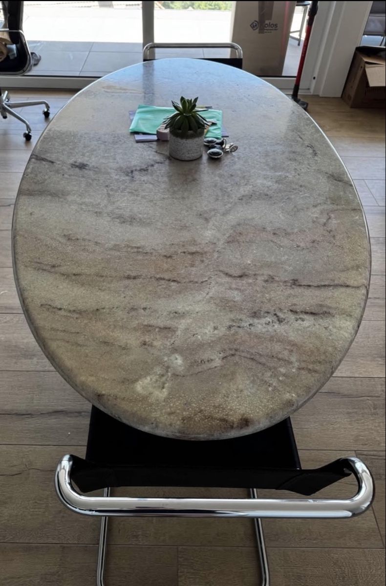 Tische: Oval Marble Table, Pedestal Base, Good Condition – Gebraucht aus Neuchâtel von kri_sqz5 4