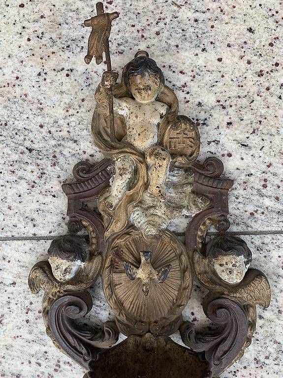 Sculture & Statue: Altes wunderschönes Weihwasser Becken – Usato da Rothrist venduto da Oddymanliane 1