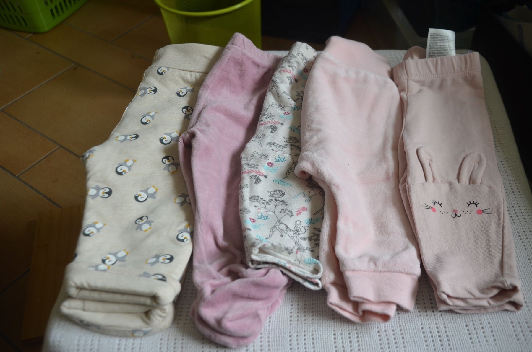 Pantaloni: TAILLE 68 - 5 PAAR HOSE – Usato da Chiasso venduto da Dolly015