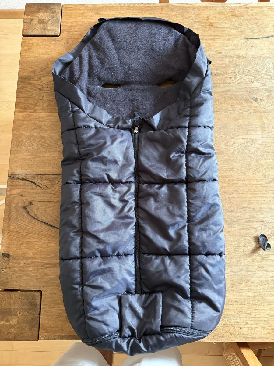 Sacchi a pelo: Baby Footmuff dark blue used condition – Usato da Höri venduto da Daniel.1992 2